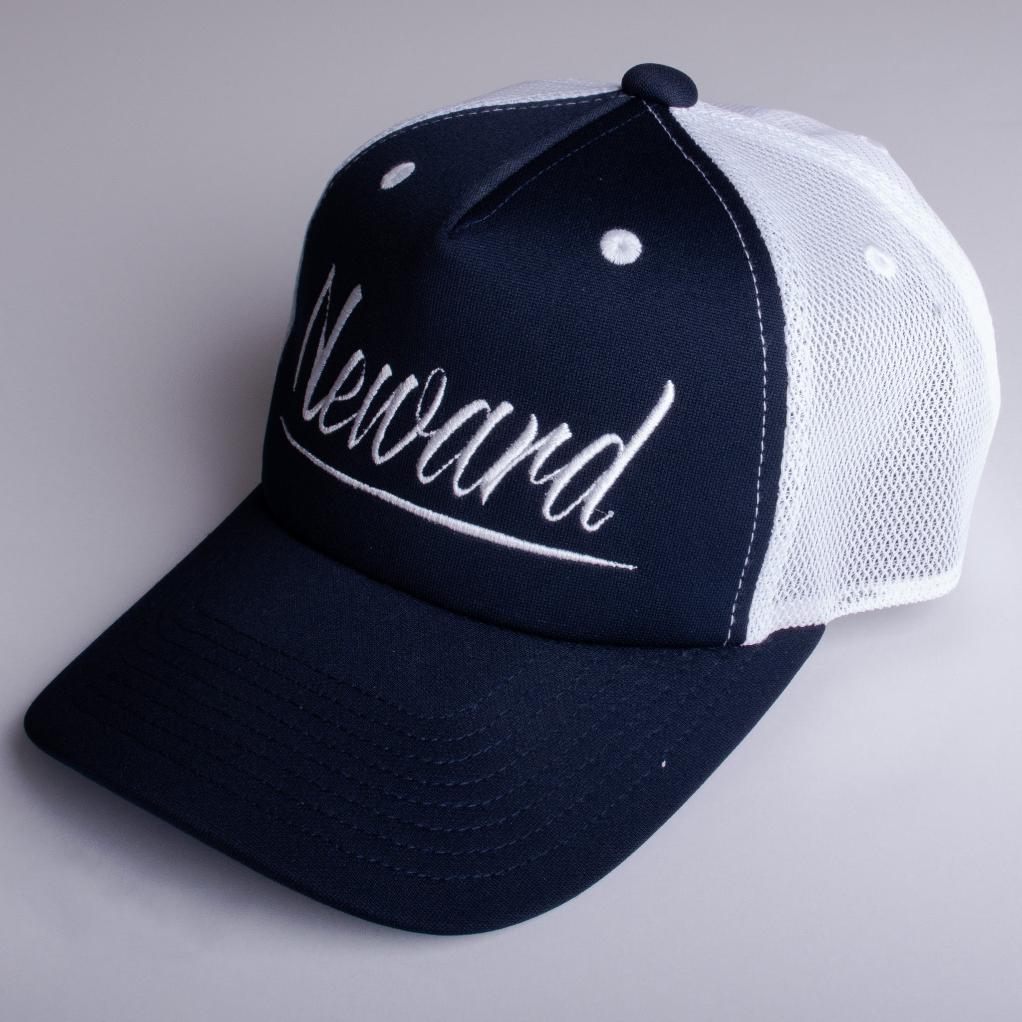 NEWARDロゴ ツートンメッシュキャップ （ネイビー×ホワイト） – REWARD