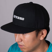 ツバストレートキャップ　ブラック　NEWARD／ニューワード (REWARD)